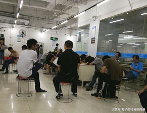 三和頹廢的中年人, 身負(fù)幾十萬網(wǎng)貸卻不愿意進工廠, 在這里蹭wifi